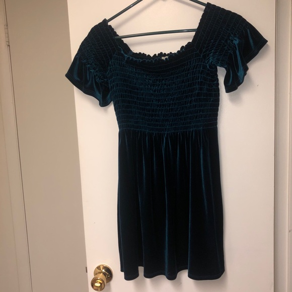 Emerald Velvet Dress - Picture 3 of 5